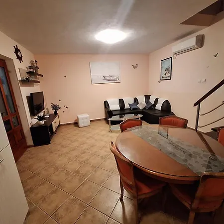 House Dore Škrip