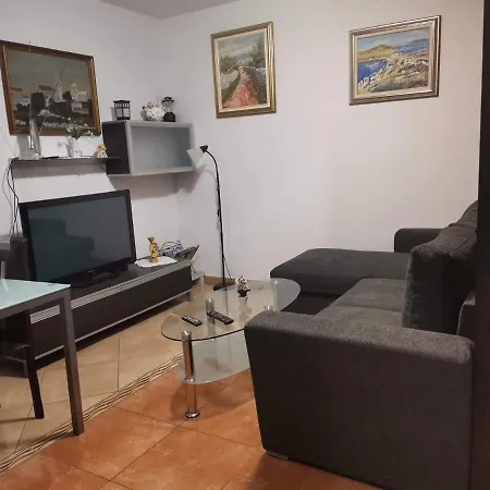 House Dore Škrip